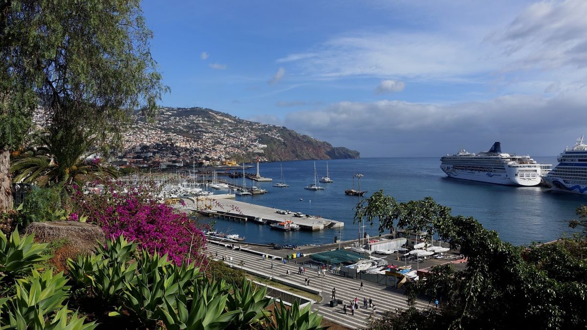 A photo of the city of funchal